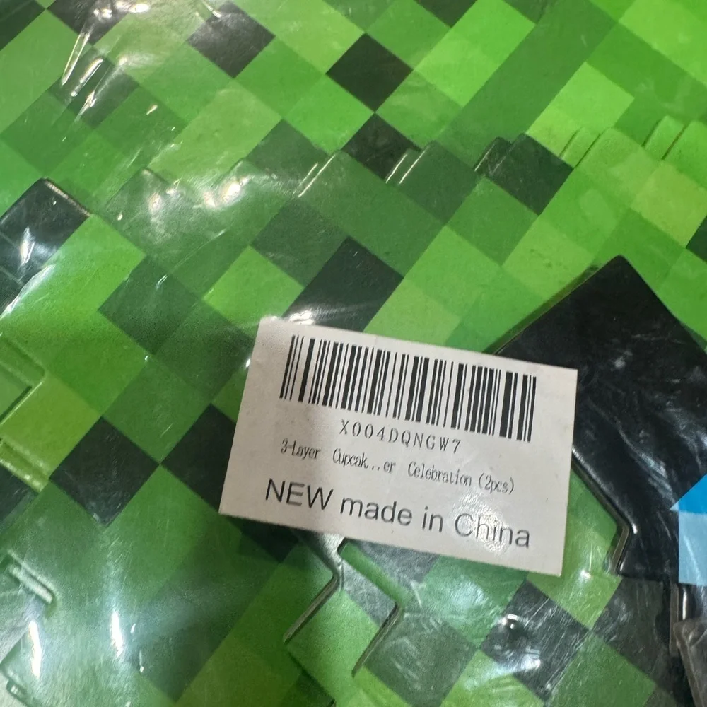 MINECRAFT Pixelated Birthday Party Supplies Set